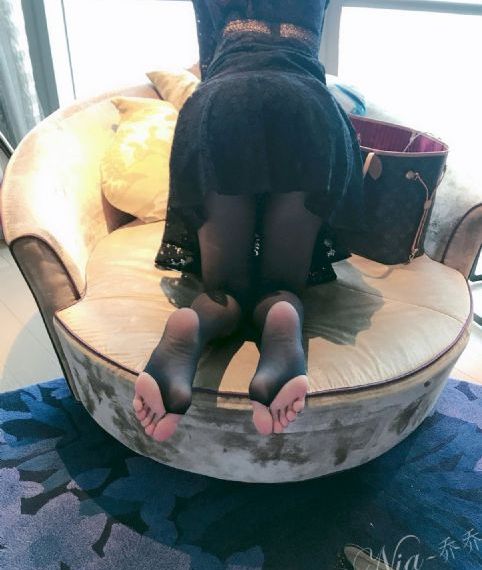 免费美女视频