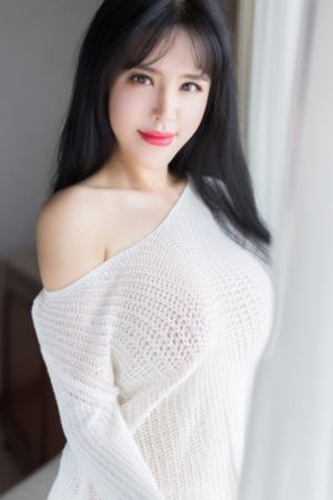女人两腿打开让男人添野外视频