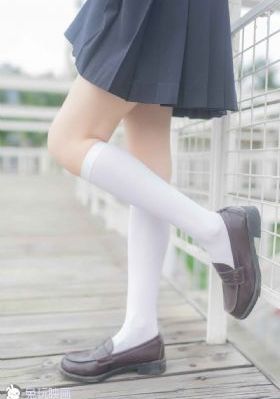 美女校花张开腿让我电影